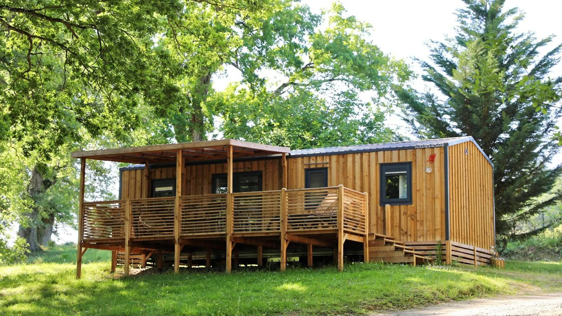 Whaka Lodge Seissan 0*,  France