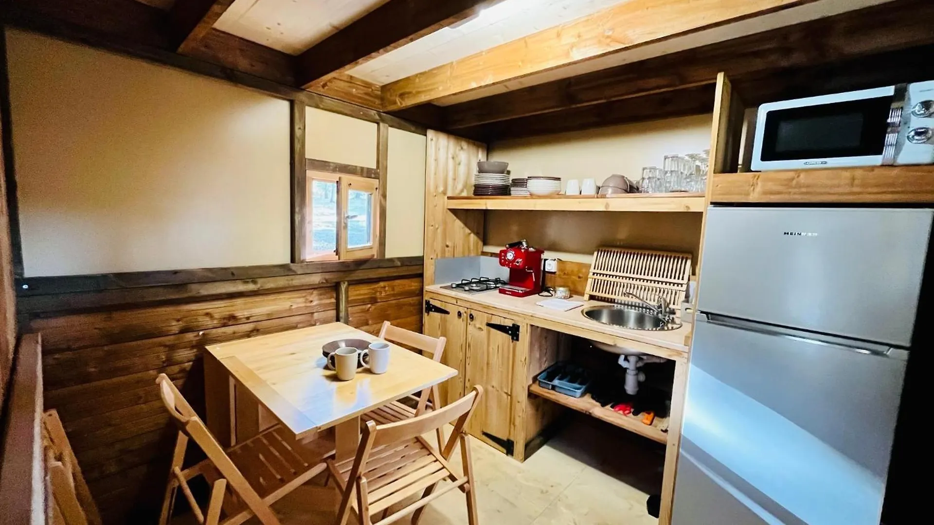 Whaka Lodge Seissan 0*,  France